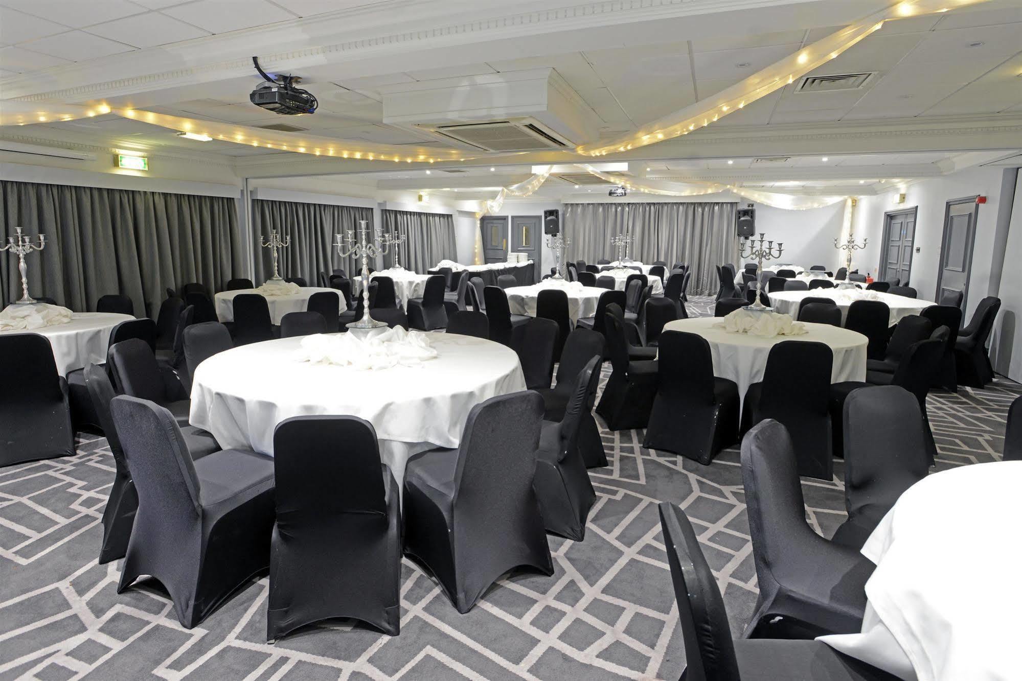 Village Hotel Birmingham Уолсолл Экстерьер фото